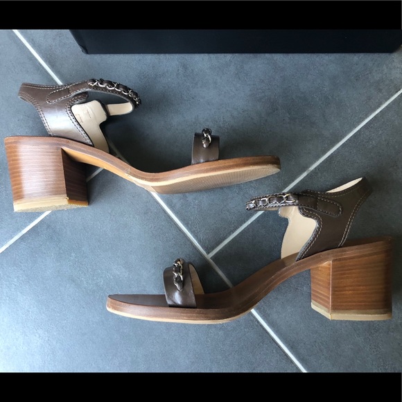 Chanel brown leather sandals with chain - Picture 7 of 7